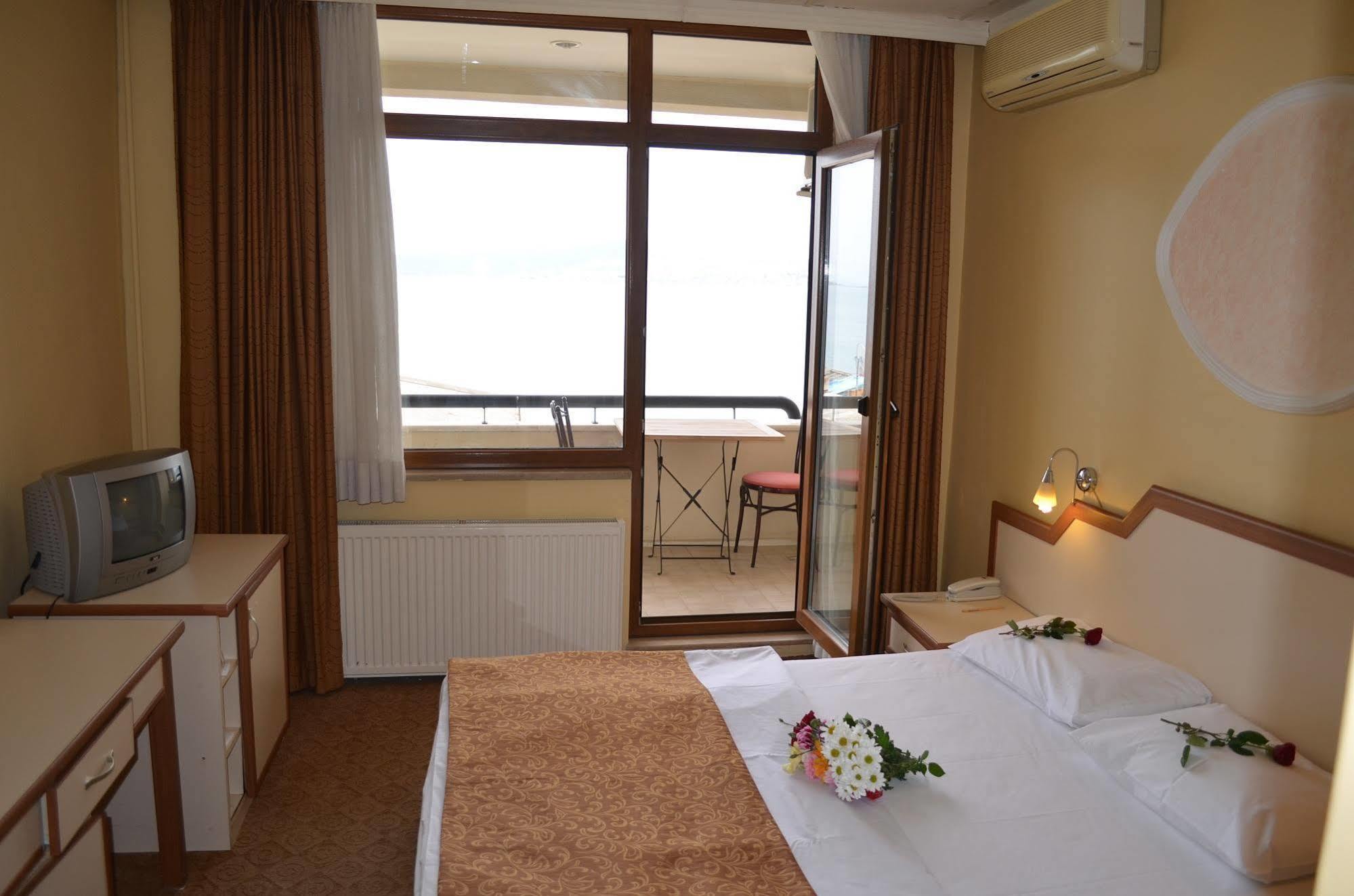 Ayvalik Palas Hotel エクステリア 写真